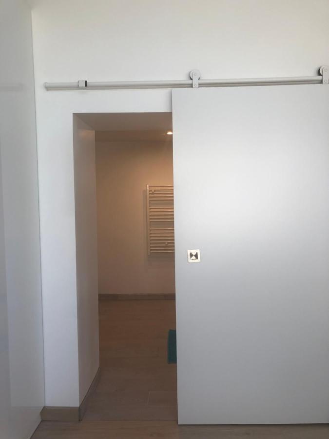 Appartement Paisible Proche Centre Ville Bron Exterior foto