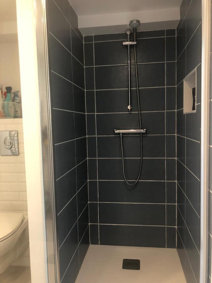 Appartement Paisible Proche Centre Ville Bron Exterior foto