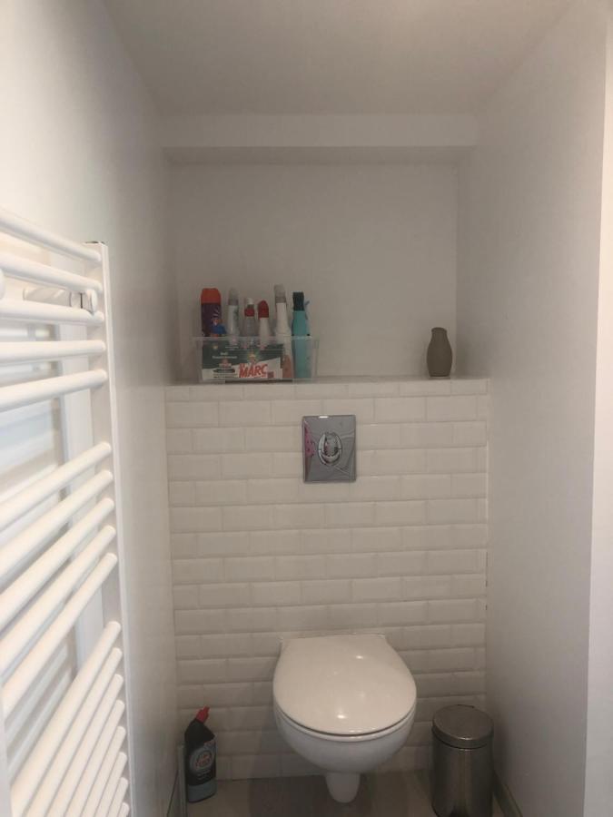 Appartement Paisible Proche Centre Ville Bron Exterior foto
