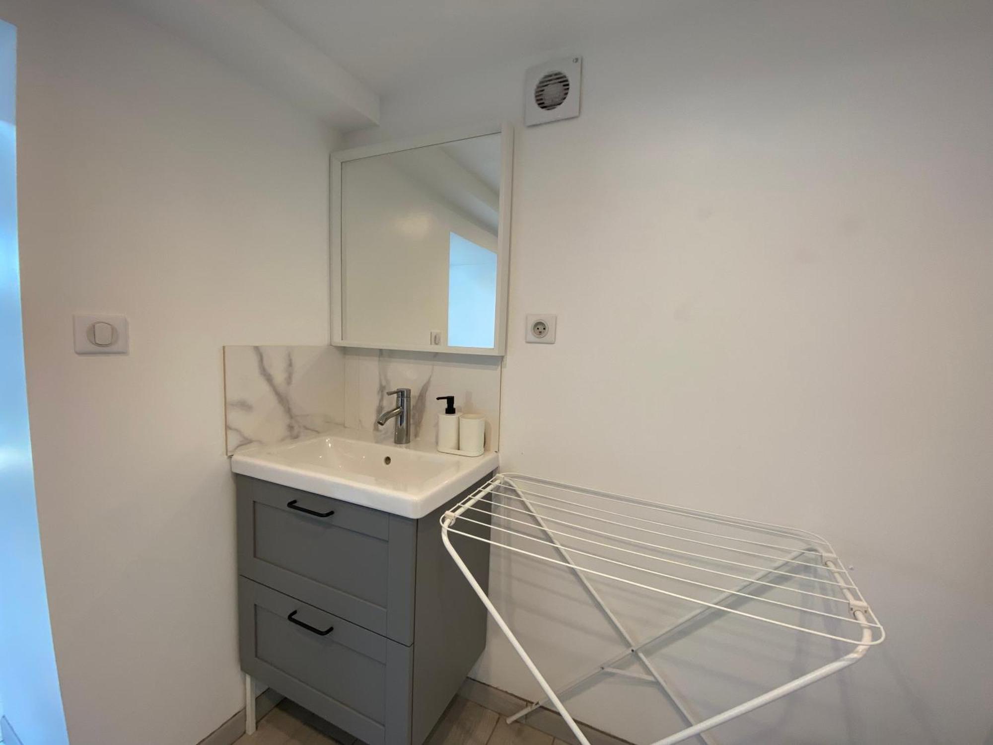 Appartement Paisible Proche Centre Ville Bron Exterior foto